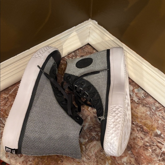 Converse Chuck Taylor Black and White Textured Hi Top Sneakers-Sz 7.5 - Picture 7 of 10